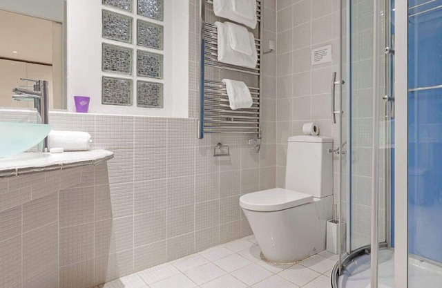 Modern 2BD Apart, 14 Min from the Eiffel Tower!