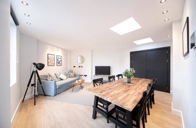 Modern 2Bed/2Bath Duplex - Quiet and Spacious