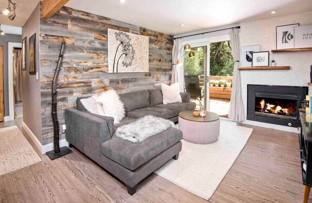 Modern 2BR/2BA Riverfront Condo – Walk to Beaver Creek Shuttle, Trails & Park