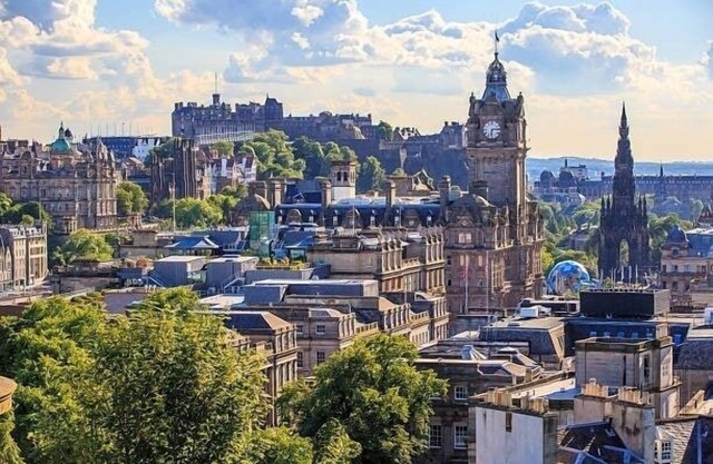 Modern 2BR City Centre Apt with Arthur's seat view