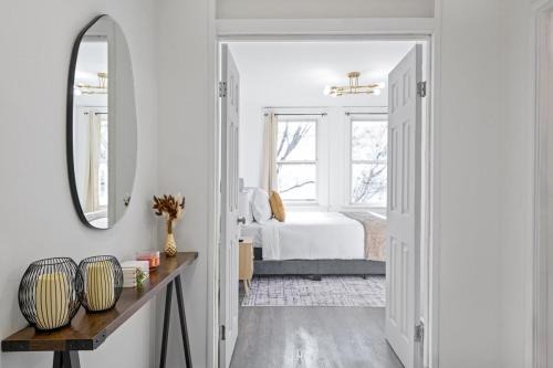 Modern 2BR Comfort for 5 People - 20 Mins to NYC