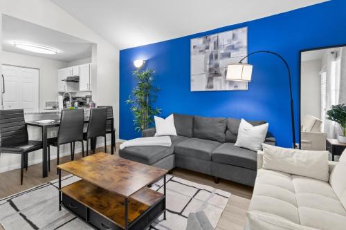 Modern 2BR Downtown Austin Pool, Gym, Parking
