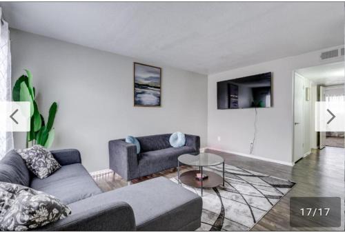 Modern 2BR Galleria Apt, Near NRG, Downtown, Pool, Free Parking