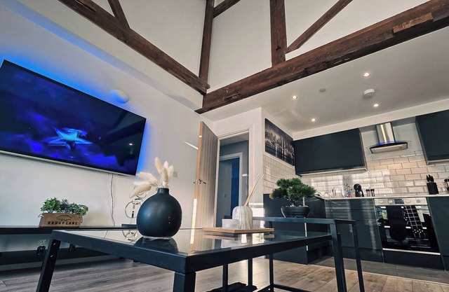 Modern 3-Bedroom Apartment in the Heart of Newport