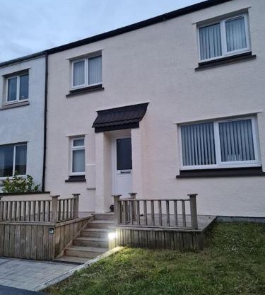 Modern 3 Bedroom Property centrally based