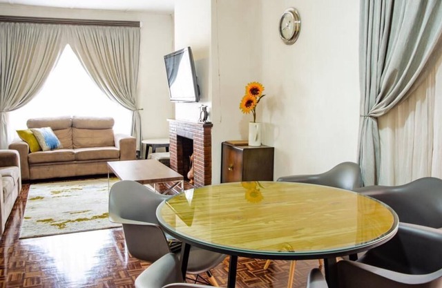 Modern 3 bedroomed guesthouse in Paddonhurst - 2037