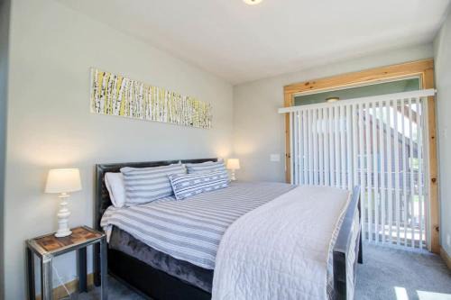 Modern 3bd cabin in Edgewater