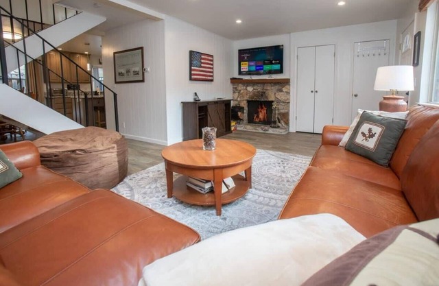 Modern 3BD -Walk to Lake & Beach