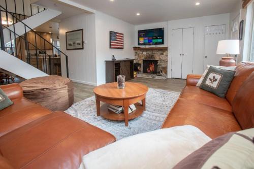 Modern 3BD -Walk to Lake & Beach