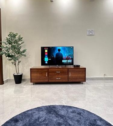 Modern 3BHK Furnished Flat in Downtown Hyderabad