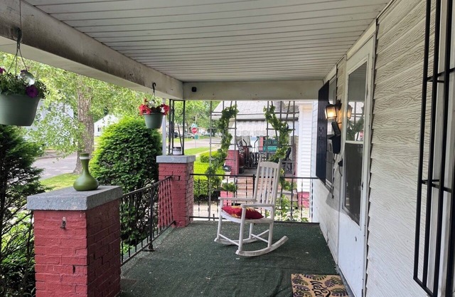 Modern 3BR + 2 Living Rooms Stylish & Spacious House in Central Decatur