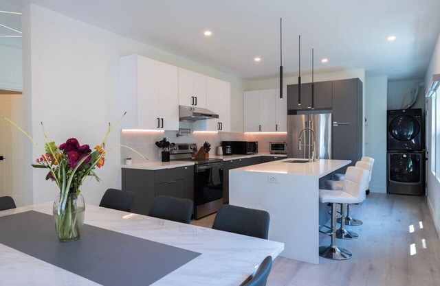 Modern 3BR/3BA House 8min from SFO