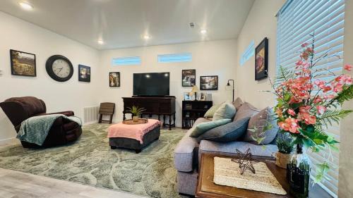 Modern 3BR-Ample Home near Walmart HQ & Downtown