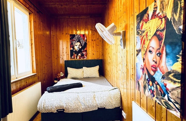 Modern 3BR Apt with Private Garden | Sleeps 10