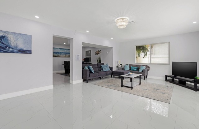Modern 3BR Home in East Boca