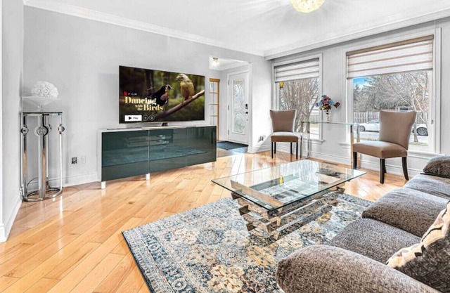 Modern 3BR Home w KING bed WFH setup and Parking
