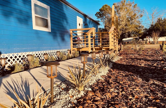 Modern 3BR Near Shops & Dining