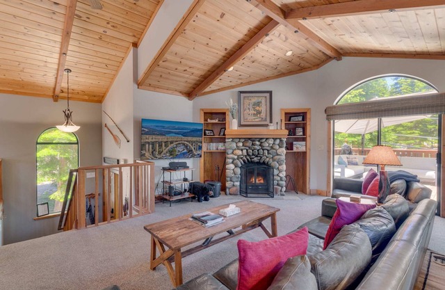Modern 3BR Tahoe Cabin w/Hot Tub