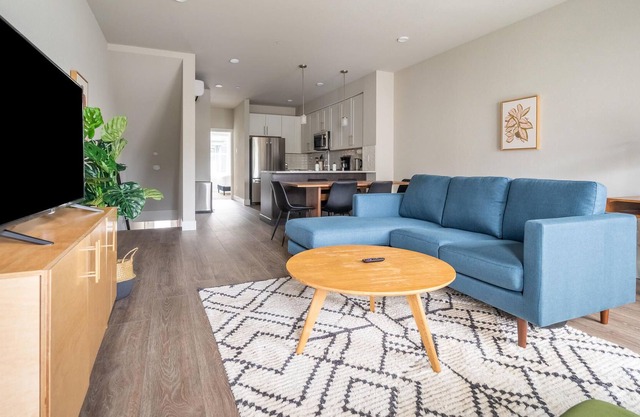 Modern 3BR Townhouse in Bothell