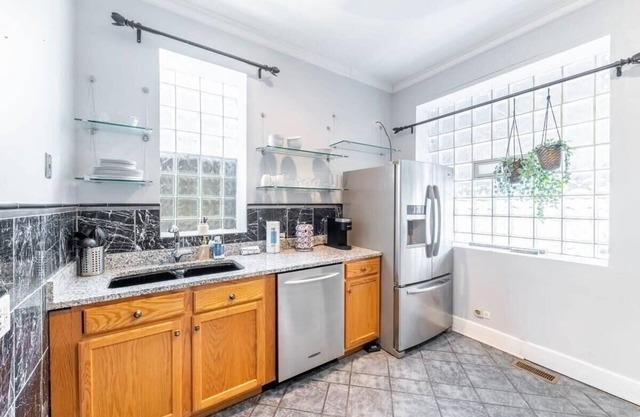 Modern 4 Bedroom Greystone | White Sox