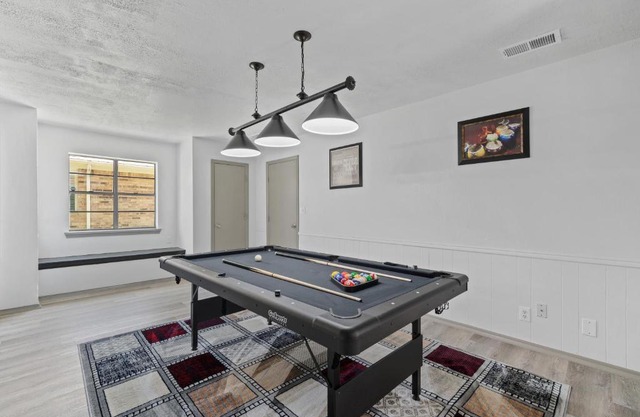Modern 4 BR Gem near Frisco w Pool Table