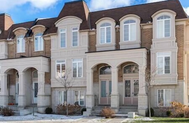 Modern 4 Level home-Game room/Parking/Near Airport