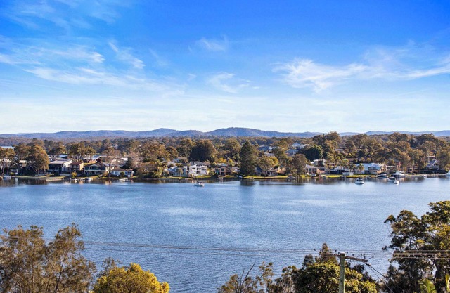 Modern 4BR Mirraboo Home with Panoramic Lake Views