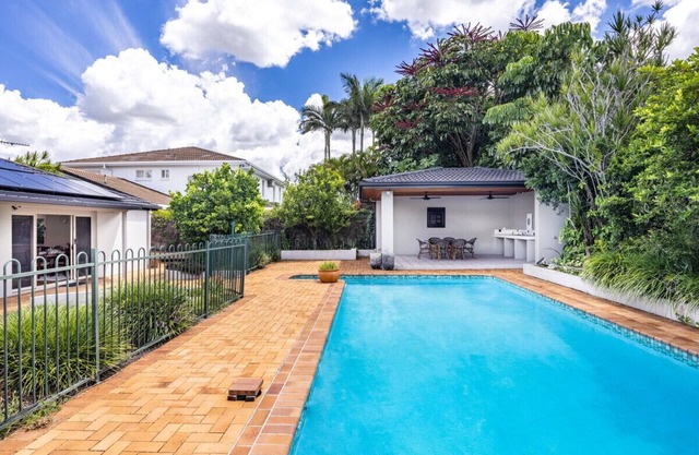 Modern 5-Bedroom House w/Outdoor Pool @Robertson