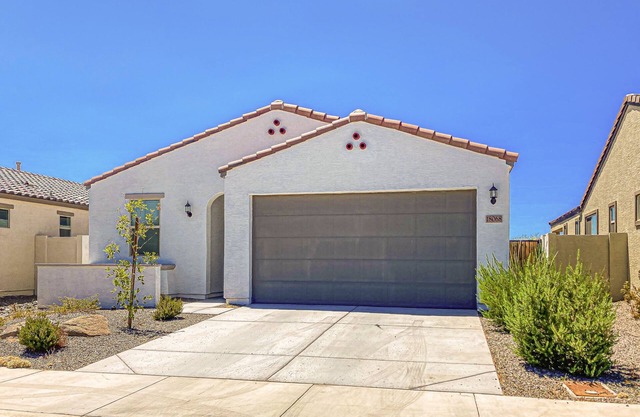 Modern 55+ home with community pool, clubhouse, gym, pickleball