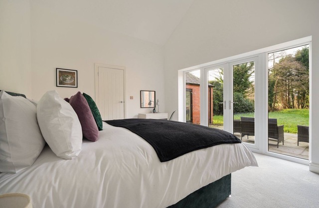 Modern 5BR Victorian Home in Liverpool