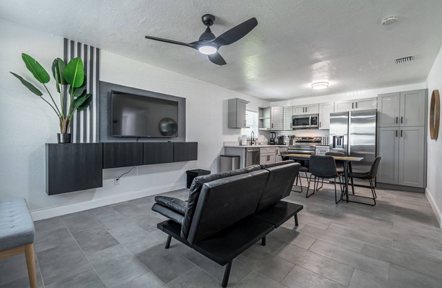 Modern 8 Sleeper near Downtown Orlando