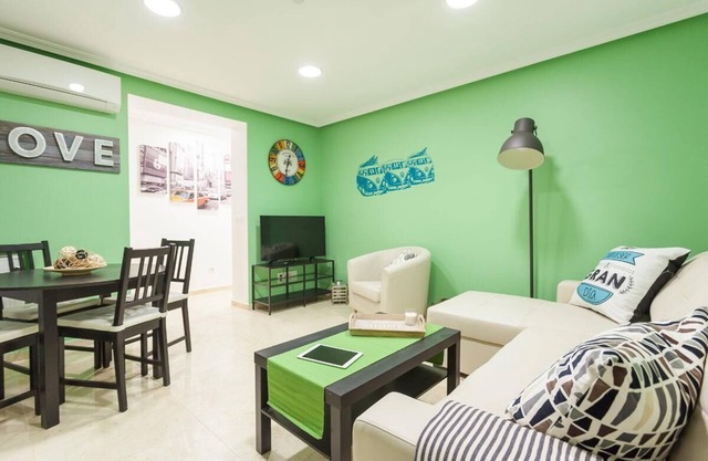 Modern Air-Conditioned Apartment w/Full Kitchen, Washing Machine, & WiFi