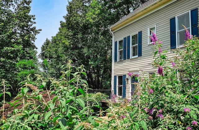Modern and Renovated Home - 3 Bedroom, 5 Beds, 2.5 Bath