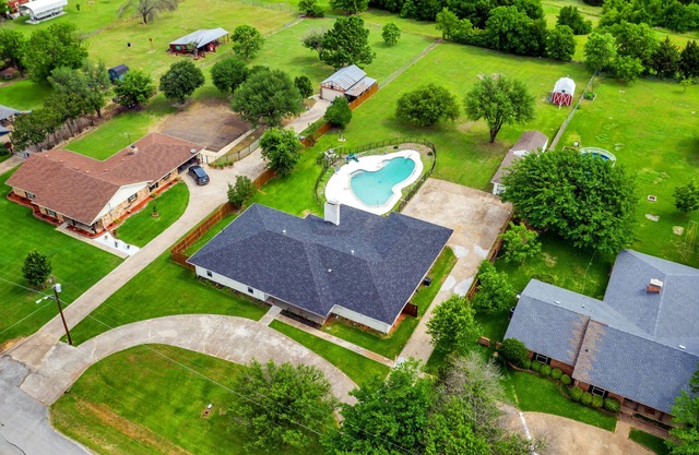 Modern and Spacious Farmhouse with TONS of room and POOL!
