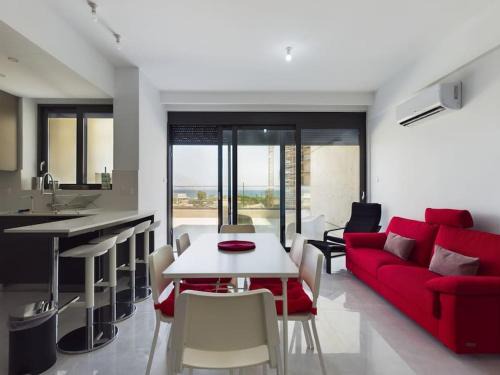 Modern Apart only Steps from Beach