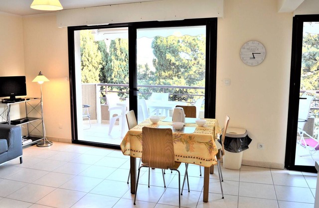 Modern Apartment, 2 Bedrooms, Terrace, A/C, Parking, Near Beach, Cavalaire