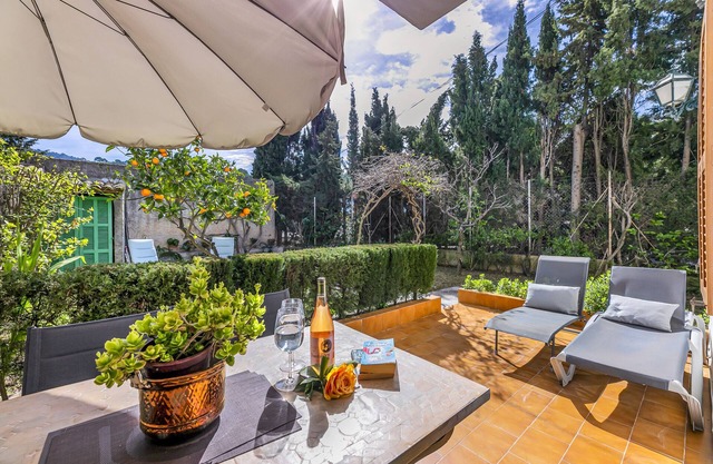 Modern Apartment "Bouganvillea" with Wi-Fi, Garden & Terrace