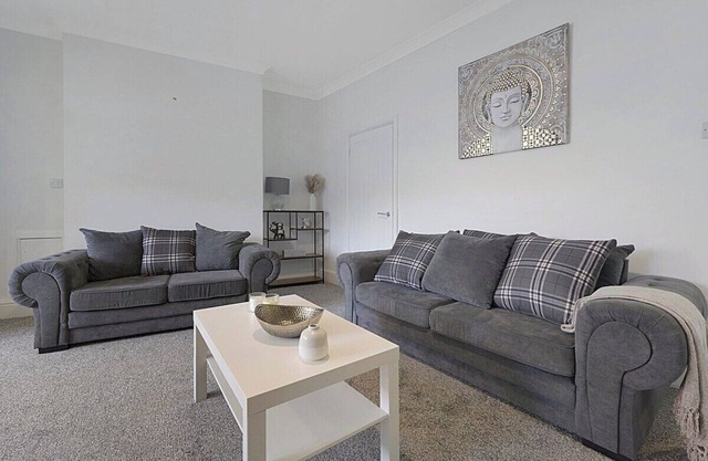 Modern Apartment, Near Blyth Coast, Sleeps 5