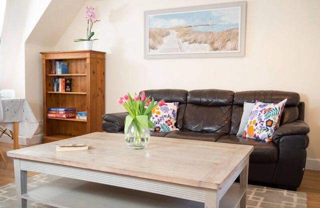 Modern apartment in picturesque north Guernsey, by beautiful bay and Vale Castle