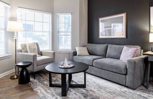 Modern Apartment in Prime Location (ID7659X35)