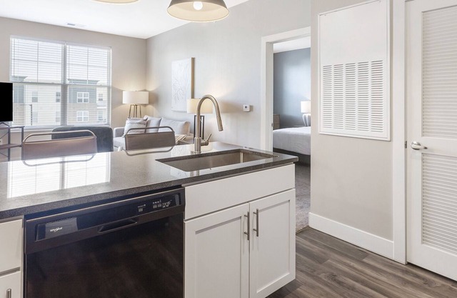 Modern Apartment in Prime Location (ID8145X7)