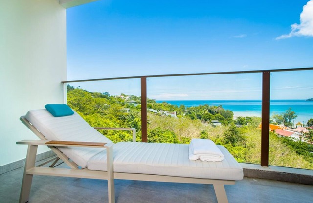 Modern apt, full sea View, 4 min walk to kamala beach, pick up Airport service