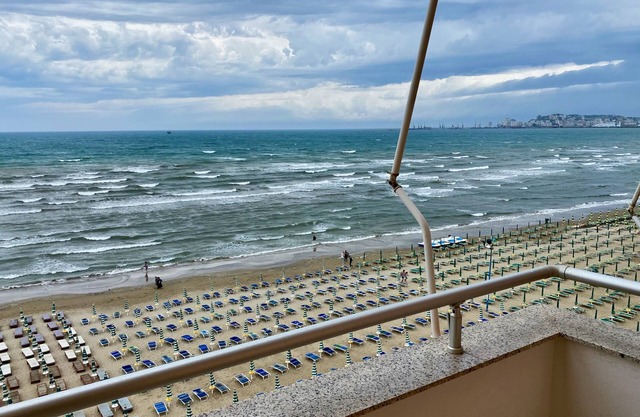 Modern apt with full sea view and balcony