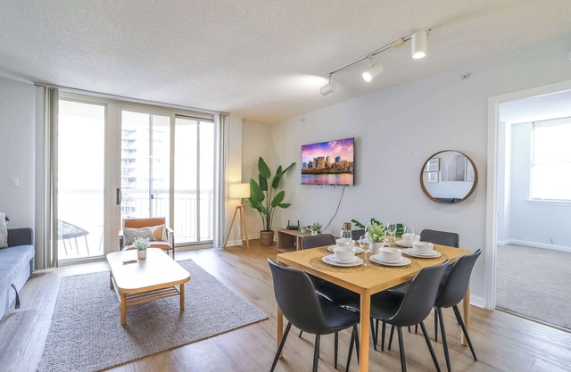 Modern Apt with Gym, Balcony & Metro Access