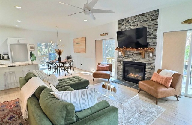 Modern Blowing Rock River House-Hammock & Hot Tub