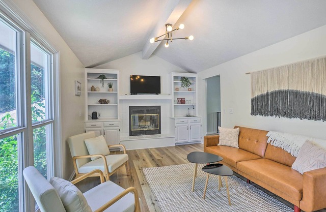 Modern Boho Gem: Yard + 10 Mi to Baxter Arena
