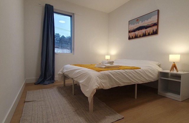 Modern Bright 2BR Apartment Close to Transit