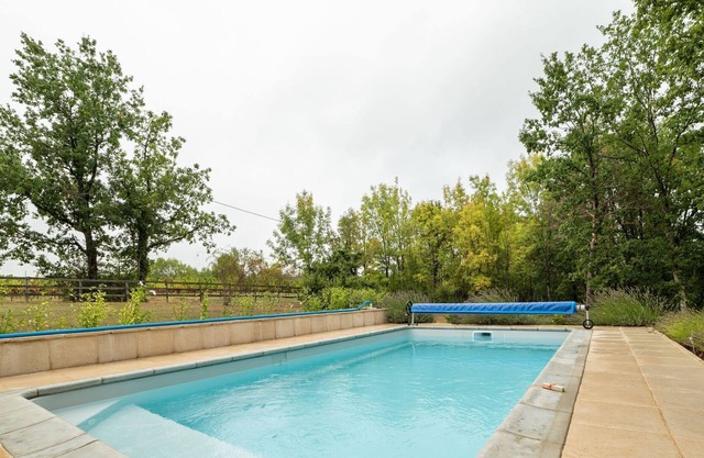 Modern bungalow in Midi-Pyrenees with swimming pool