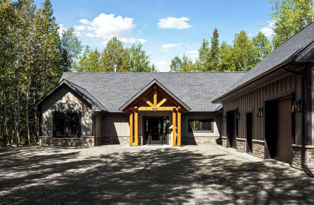 Modern cabin with stunning views of Wynne Lake!