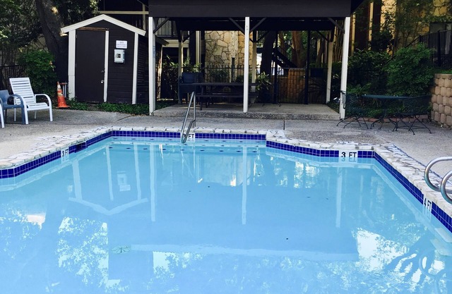 Modern Centrally Located Condo W/Pool